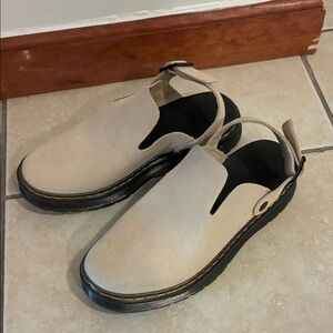 Dr. Martens CARLSON in sand- women’s